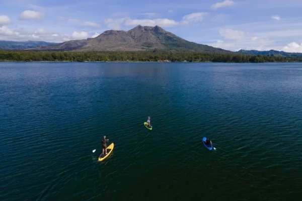paddle board group lake